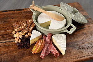 Creative Co-Op Stoneware Brie Bakers with Lids & Wood Spreaders, 7" Round, Set of 2 Colors
